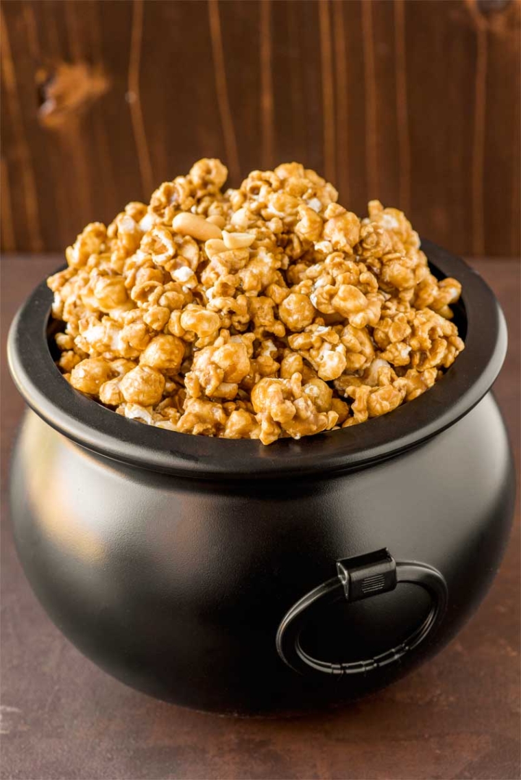 Homemade Caramel Popcorn! With a rich homemade caramel sauce drizzled over fresh popcorn, this caramel corn is sure to bring back childhood memories of carnivals and fairs! | HomemadeHooplah.com