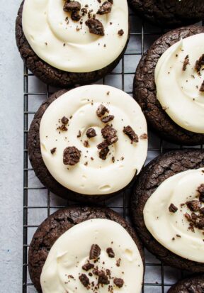 Top down view of multiple freshly decorated soft Oreo cookies on a wire cooling rack.